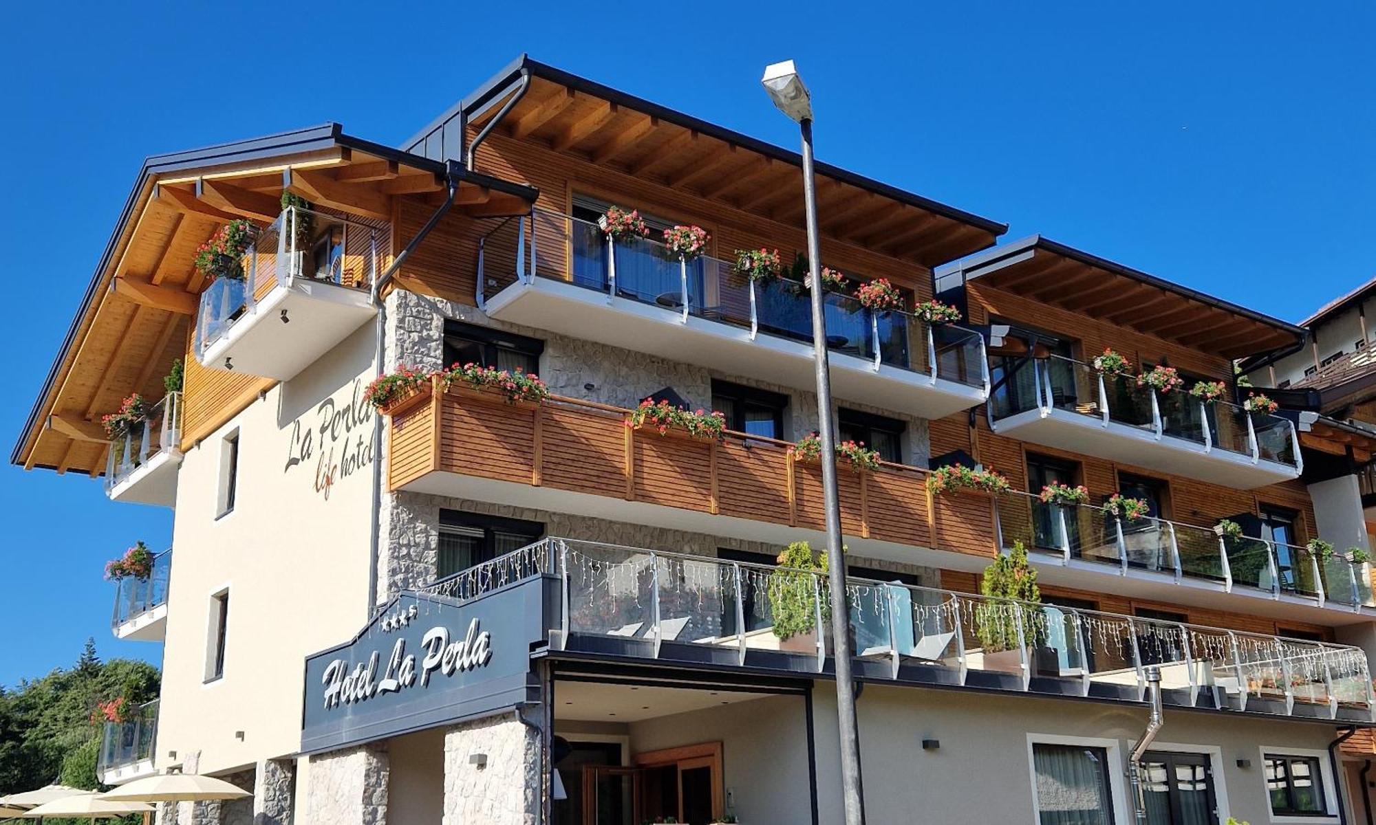 Hotel La Perla Andalo Exterior foto